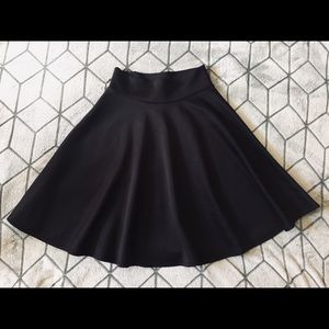 Black Classic stretchy midi skater skirt NWOT